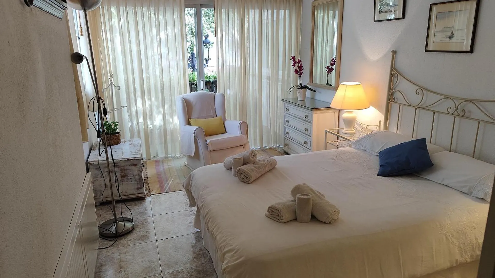 Seaside Escape In Marbella Lejlighed